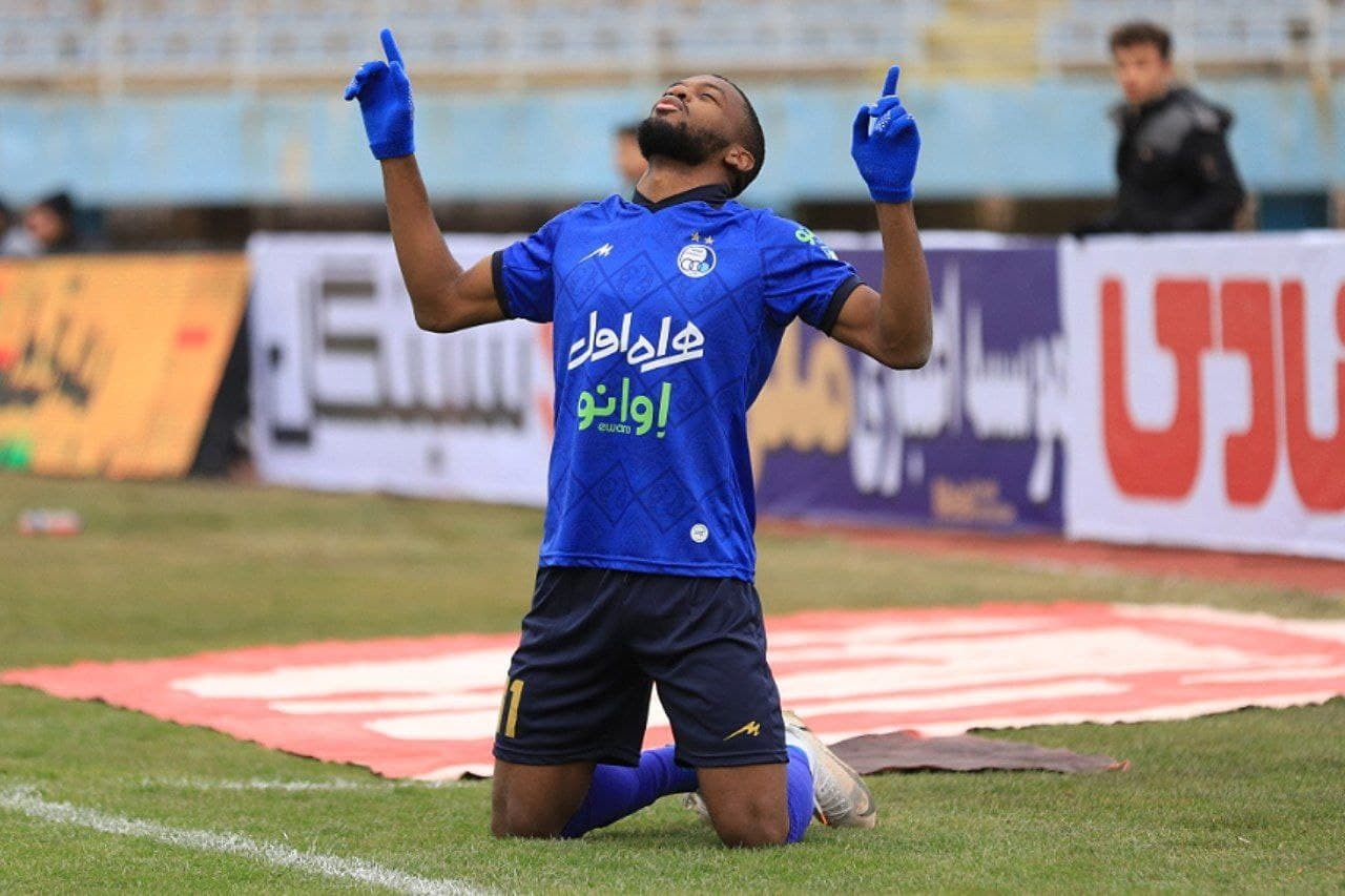 ستاره استقلال مقابل قلعه‌نویی بازی می‌کند؟