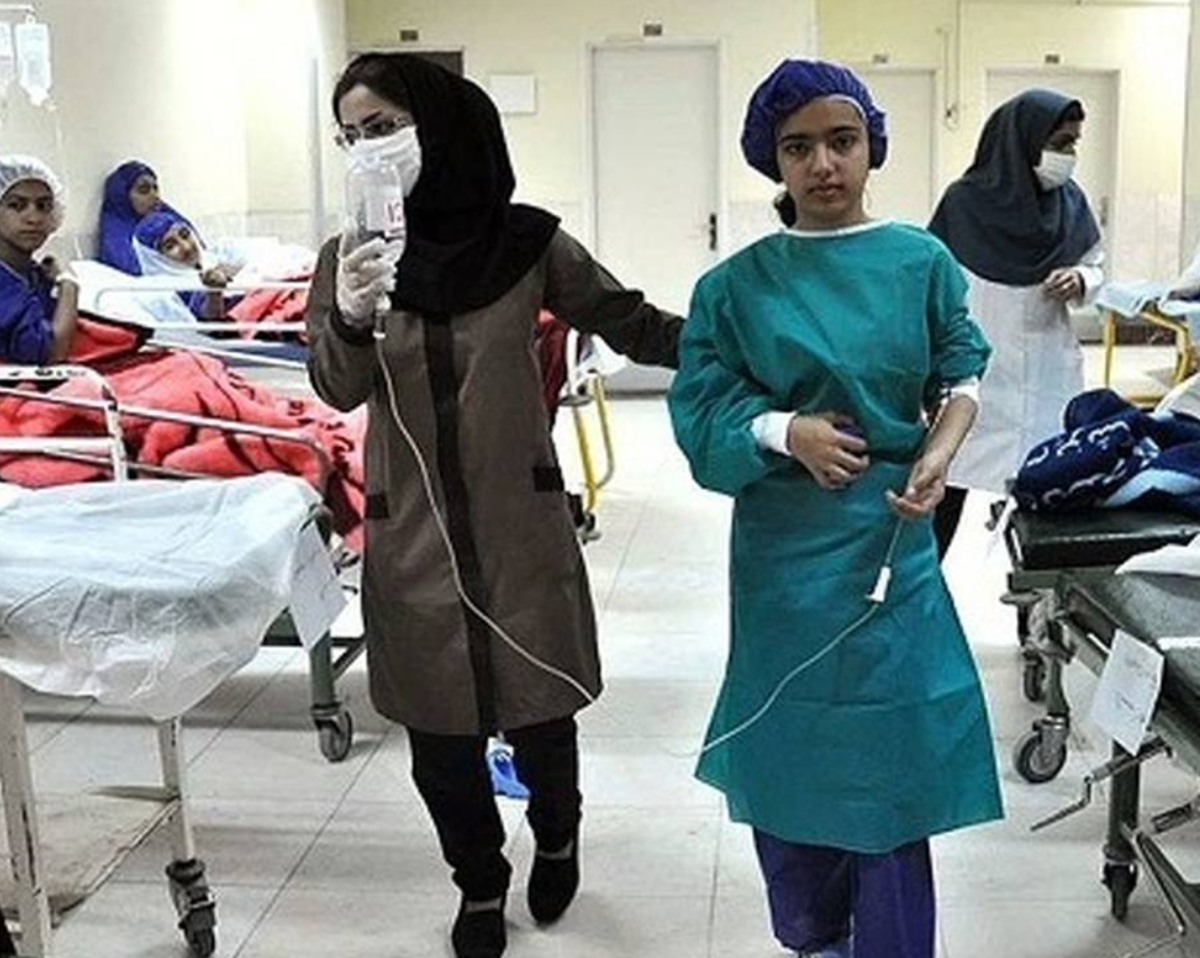 فوق‌تخصص بخش مراقبت‌های ویژه بیمارستان مسیح دانشوری: با اینکه وزیر بهداشت اعلام کرده این مسمومیت خفیف بوده، اما باید تاکید کرد که این مسئله جدی است.