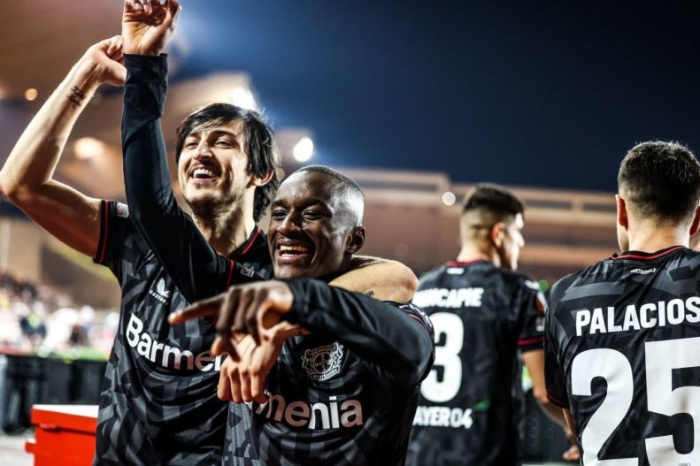 تاریخسازی سردار آزمون مثل علی دایی تاریخسازی سردار آزمون مثل علی دایی