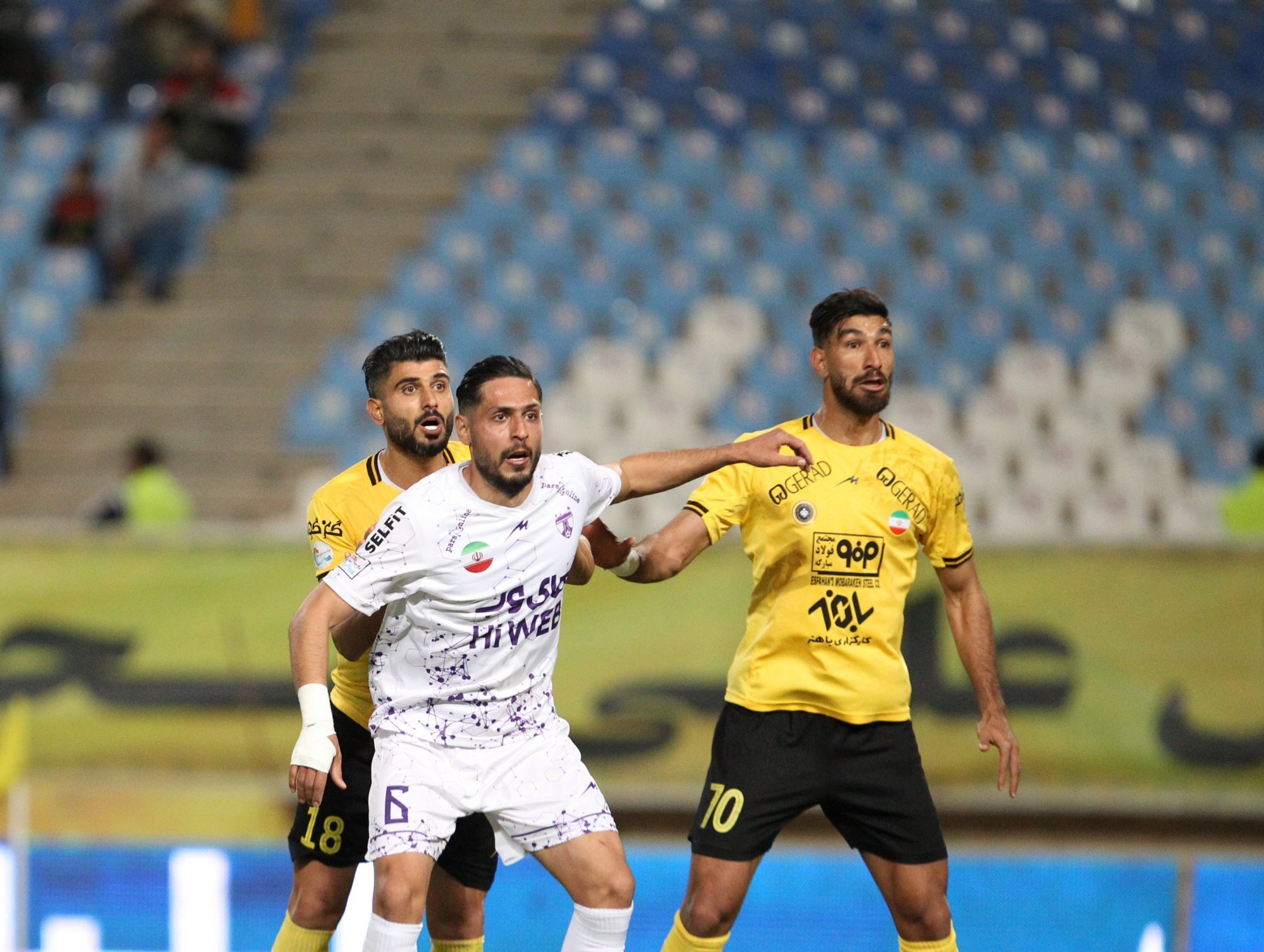 جملات عجیب و غریب گزارشگر اصفهانی در پخش زنده +فیلم