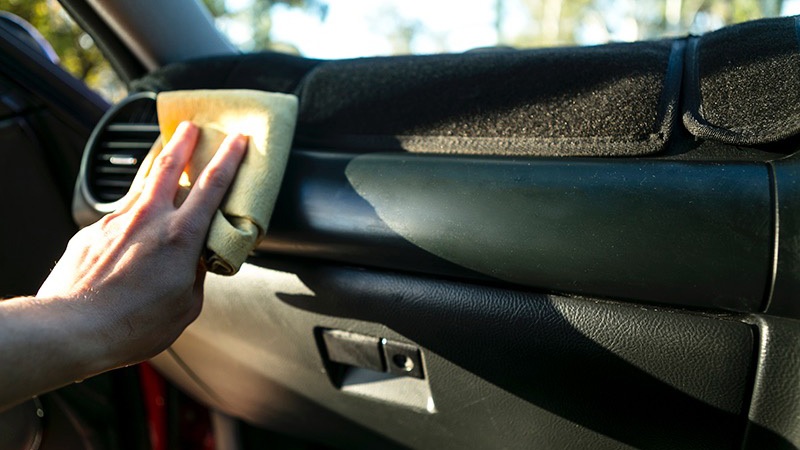 چگونه داشبورد ماشین را تمیز کنیم؟ چگونه داشبورد ماشین را تمیز کنیم؟