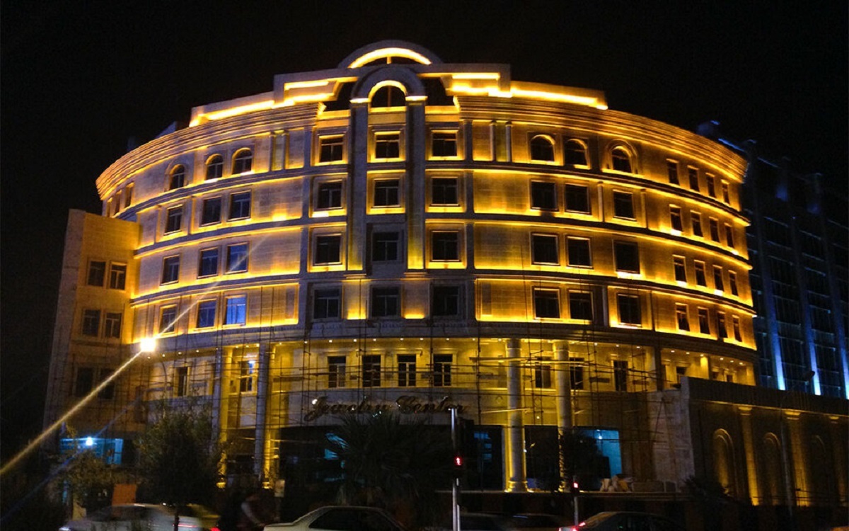 ویدیو جنجالی که باعث پلمب مجتمع تجاری معروف تهران شد