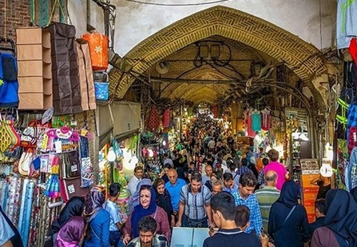 یک فروشنده در بازار تهران: سود ما روسری فروش‌ها ۳۰ درصد کم شده