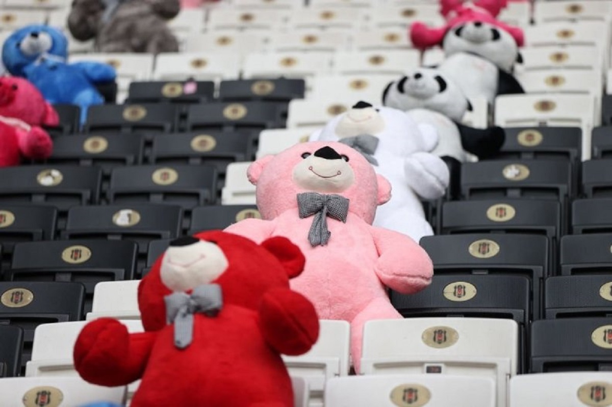 اقدامی که جایش در فوتبال ایران خالی است/ باران عروسک در ترکیه برای کودکان زلزلهزده اقدامی که جایش در فوتبال ایران خالی است/ باران عروسک در ترکیه برای کودکان زلزلهزده