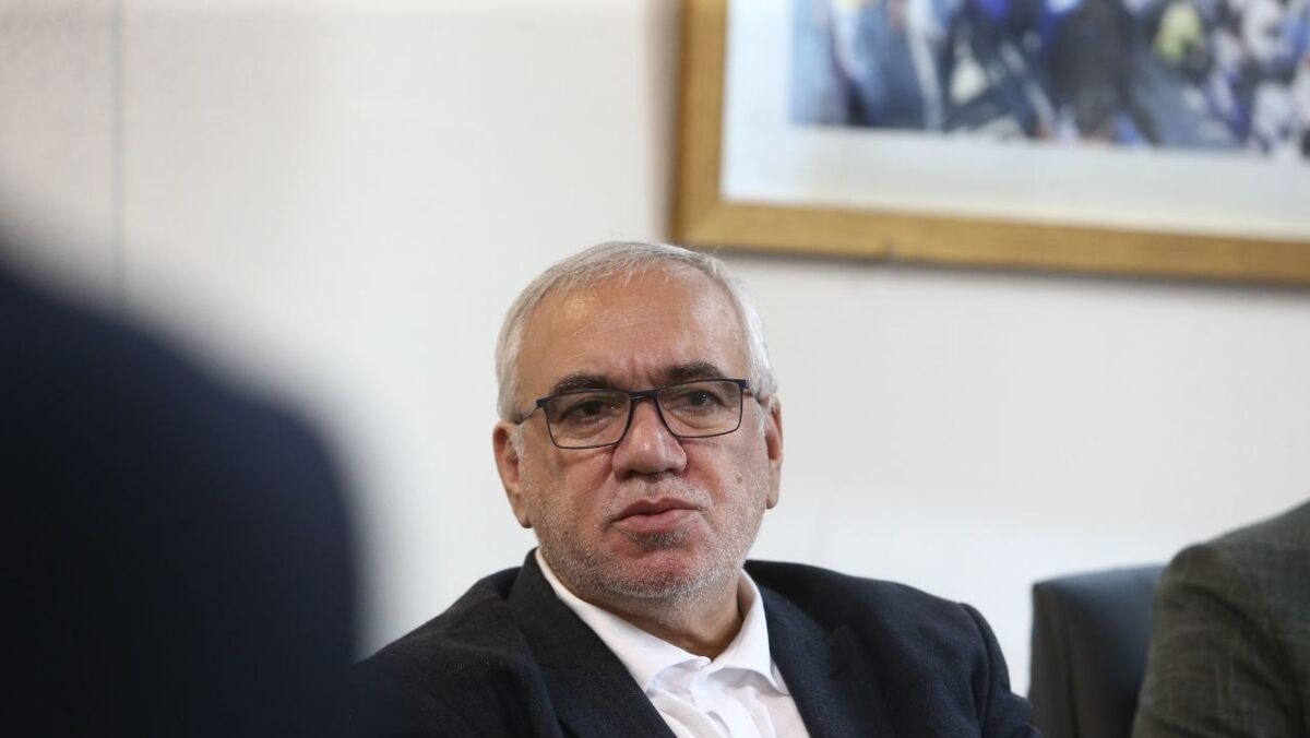 جملات عجیب فتح‌الله‌زاده روی آنتن زنده: دارم دیوانه می‌شوم +فیلم