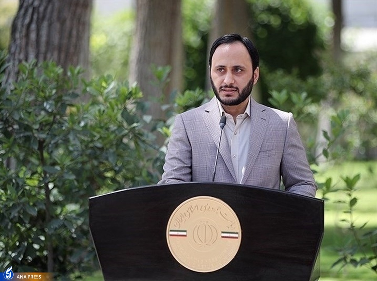 بی‌ثباتی در بازار ارز موقتی و کوتاه مدت است/ به هیچ‌وجه برنامه‌ای برای افزایش قیمت بنزین نداریم