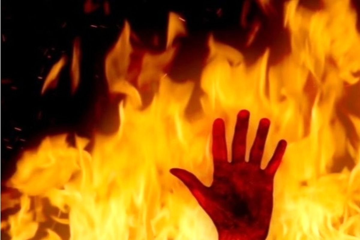 مرد کرجی همسرش را داخل پراید به آتش کشید