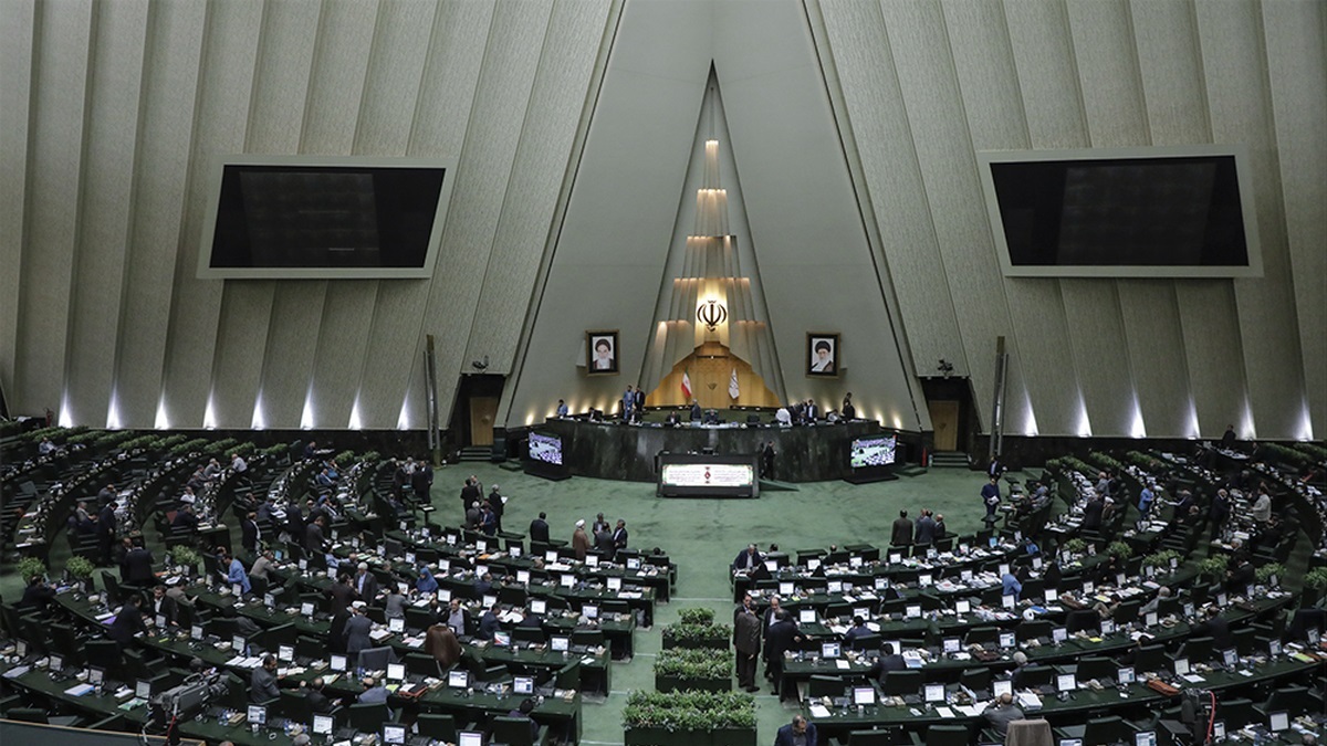 عضو هیات رئیسه مجلس: استیضاح وزرای صمت و کار بیشترین امضا را دارد