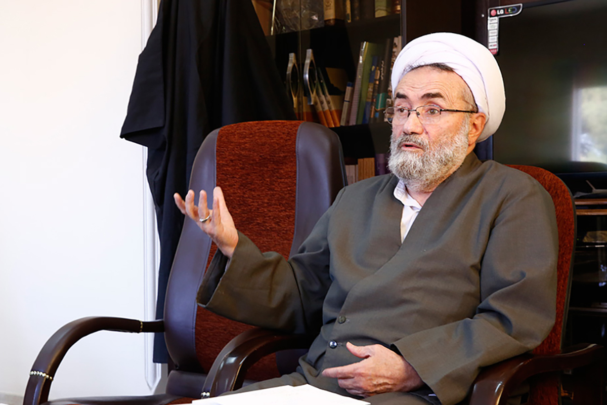 انتقاد تند کیهان از مسیح مهاجری: نوشته‌های سخیف او به شایعه‌سازی دامن می‌زند