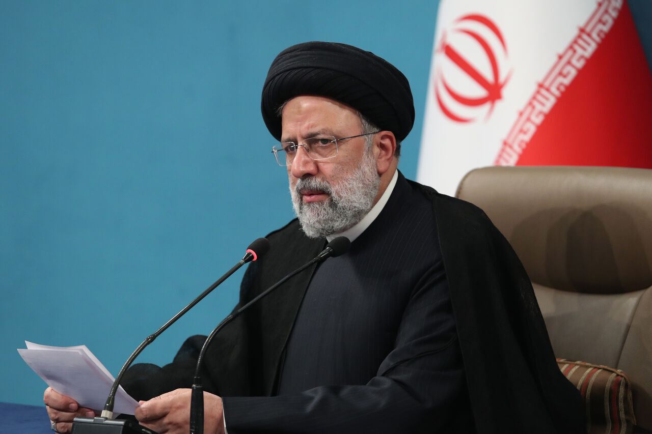 کیهان: خدا دولت رئیسی را به داد مردم رساند