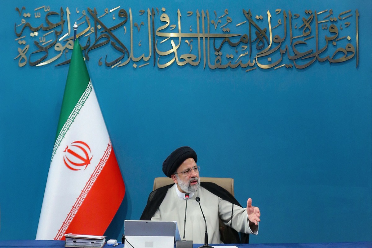 کیهان: مدیریت اقتصادی کشور میلنگد! کیهان: مدیریت اقتصادی کشور میلنگد!