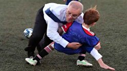 نخست‌وزیر استرالیا در مسابقه فوتبال کودکان سوژه خنده شد +فیلم