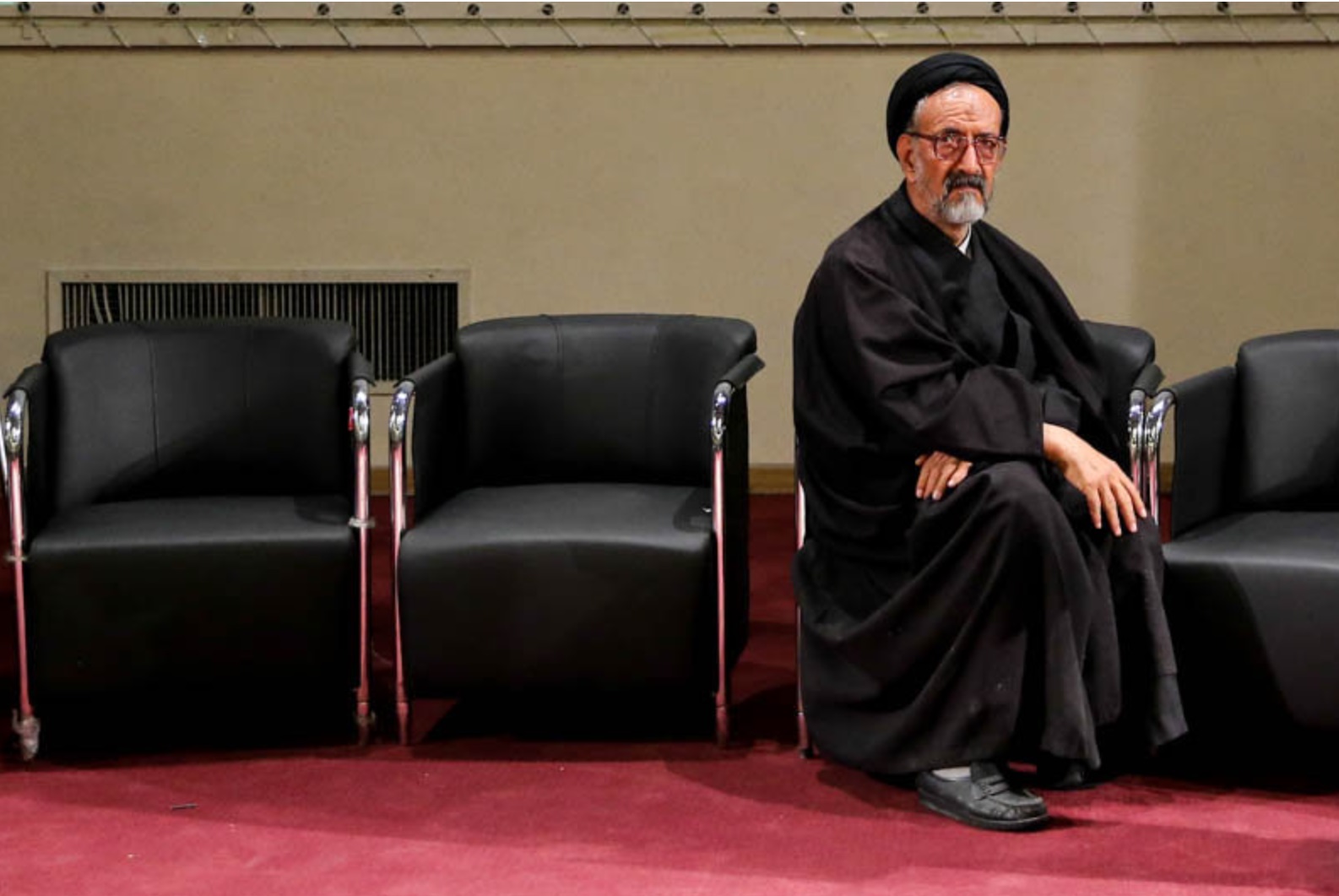 از نماز میت بر پرچم شیر و خورشید تا عشق به خاتمی/ چرا محمود دعایی، محبوب چپ و راست بود؟