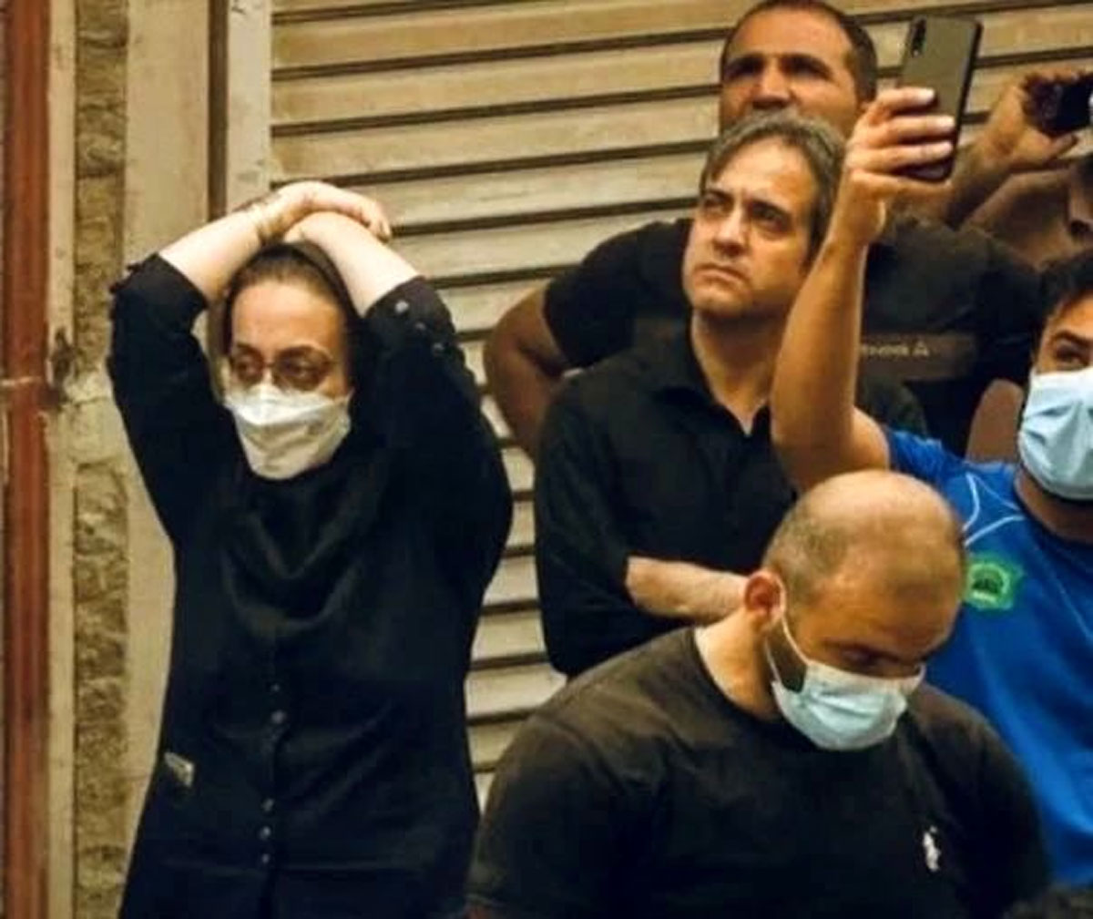 زنان آبادانی در سوگ جانباختگان متروپل زنان آبادانی در سوگ جانباختگان متروپل