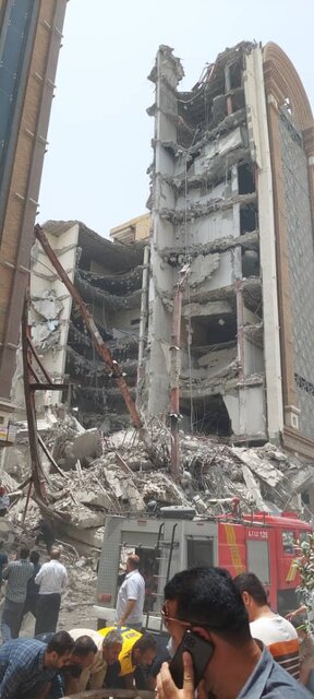 ریزش وحشتناک ساختمان ۱۰ طبقه در آبادان/ یک کشته و چهار مصدوم تا کنون