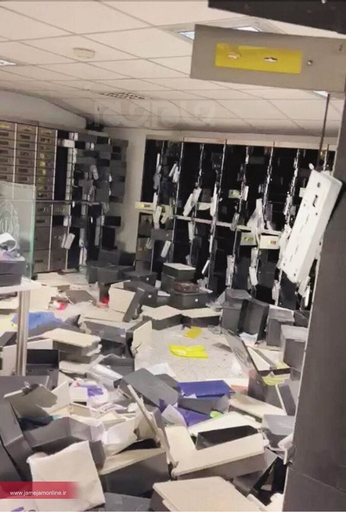 اولین تصاویر از محل سرقت صندوق امانات بانک ملی اولین تصاویر از محل سرقت صندوق امانات بانک ملی