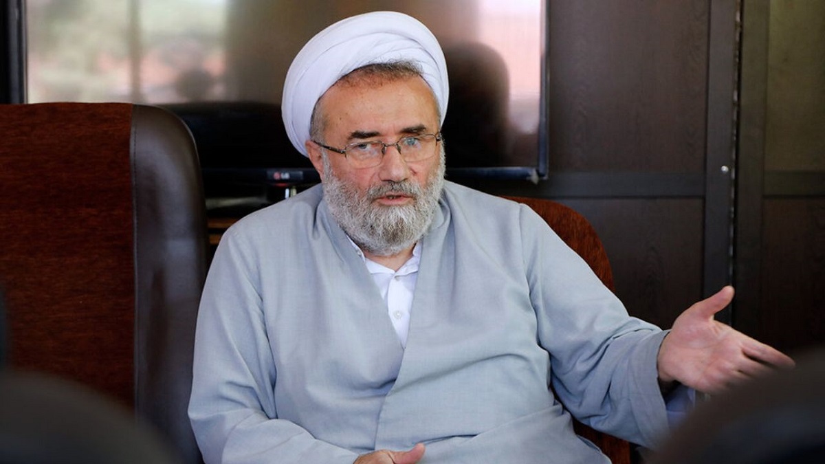 مسیح مهاجری: آنان که خود را انقلابی می‌دانند، برای کشور دردسر هستند