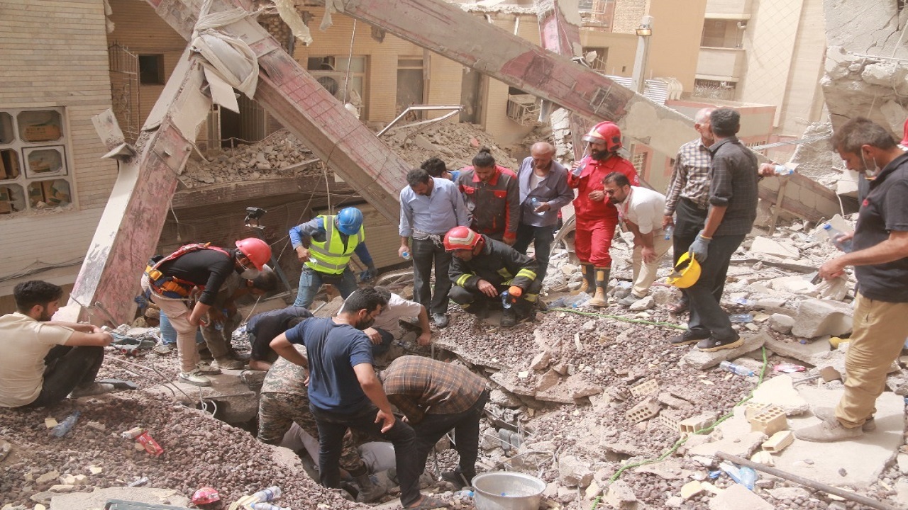 امدادرسانی را تا کشف آخرین فرد مفقودی در آوار متروپل ادامه می‌دهیم