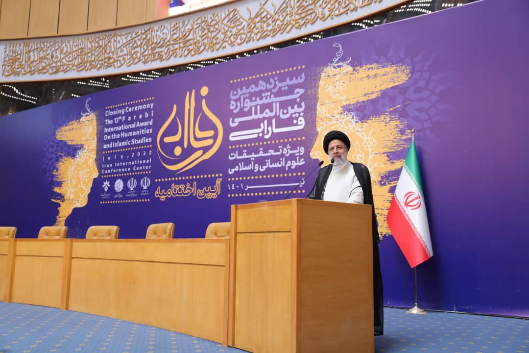 هدف از برگزاری جشنواره استفاده از توانمندی های استادان برگزیده است هدف از برگزاری جشنواره استفاده از توانمندی های استادان برگزیده است