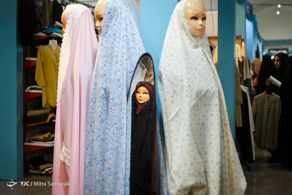 رسانه اصولگرا: برای چادر مشکی بانوان یارانه اختصاص دهید