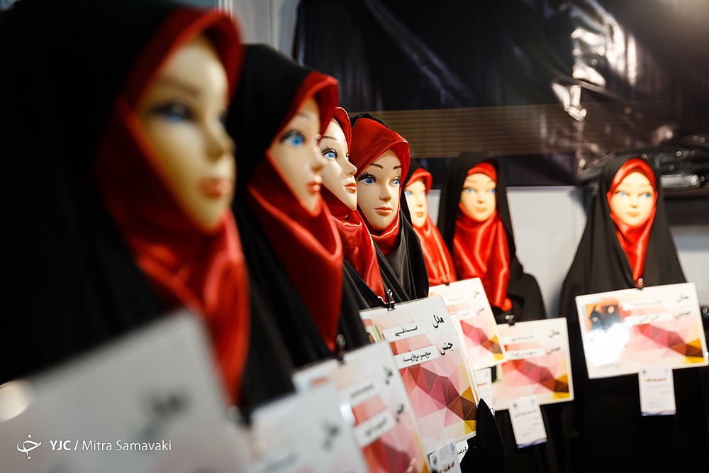 رسانه اصولگرا: برای چادر مشکی بانوان یارانه اختصاص دهید