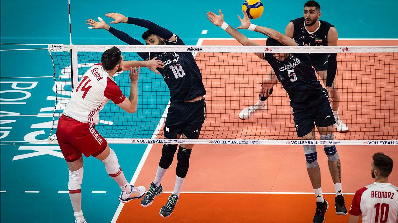 ستاره والیبال پس شکست مقابل لهستان از حال رفت +فیلم