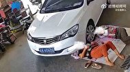 فیلم وحشت آور از رد شدن خودرو از روی سر یک زن!