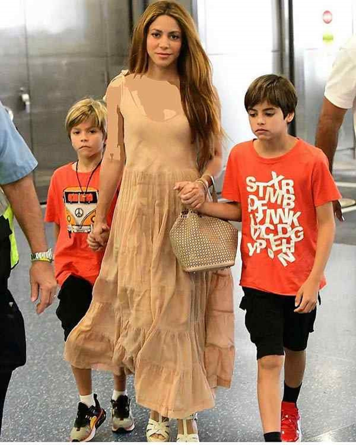 شکیرا و پسرانش