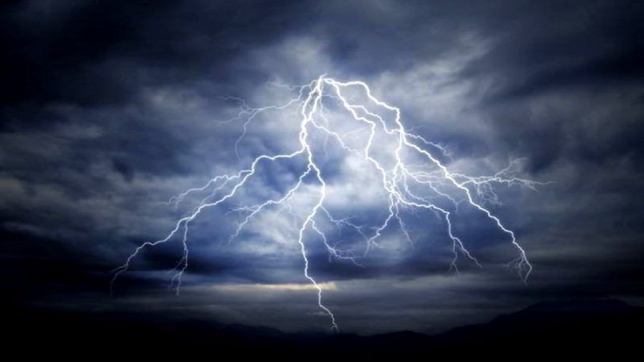 برخورد صاعقه به کاخ سفید +فیلم