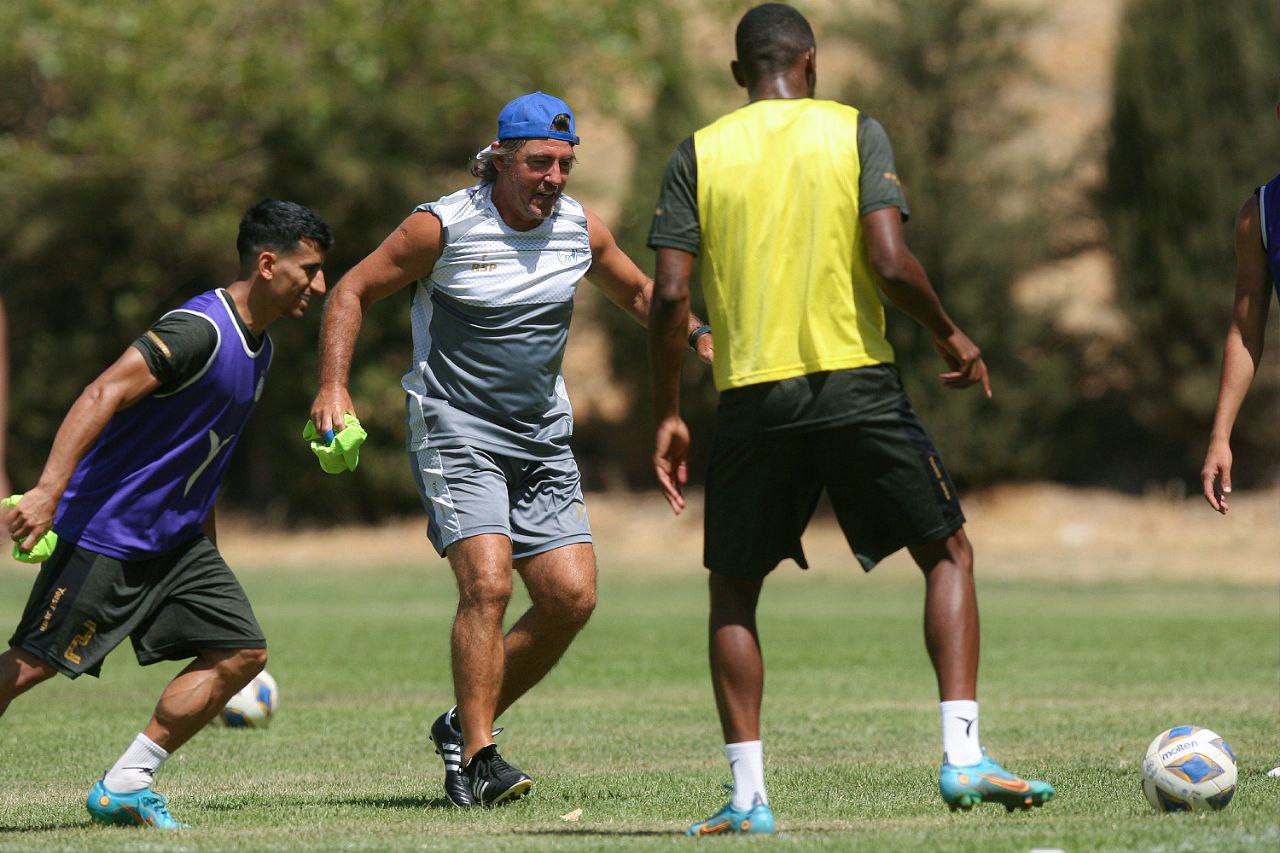 حمله ساپینتو به رکورد خاص مربی آلمانی استقلال حمله ساپینتو به رکورد خاص مربی آلمانی استقلال