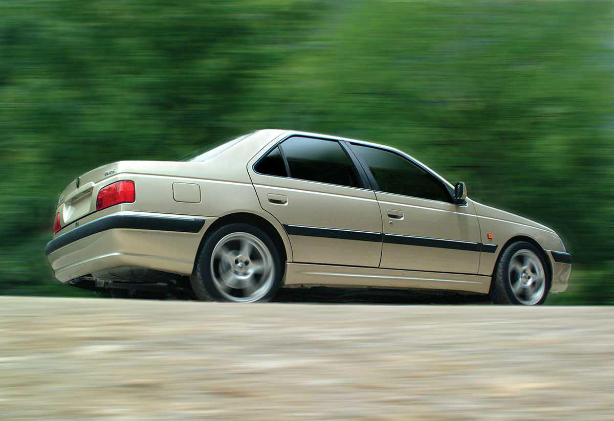 لحظه وحشتناک قفل شدن چرخ پژو پارس وسط اتوبان +فیلم