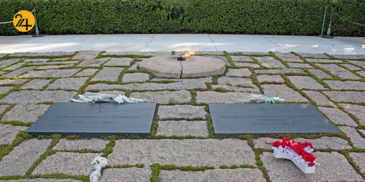 آرامگاه چهرههای مشهور جهان از جاناف کندی تا بروسلی آرامگاه چهرههای مشهور جهان از جاناف کندی تا بروسلی