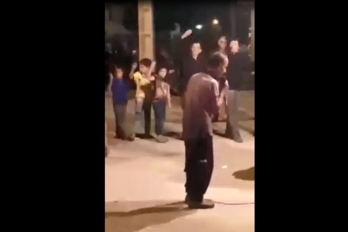 نوحه خوانی مرد معتاد در بهبهان حاضران را شگفت زده کرد! +فیلم