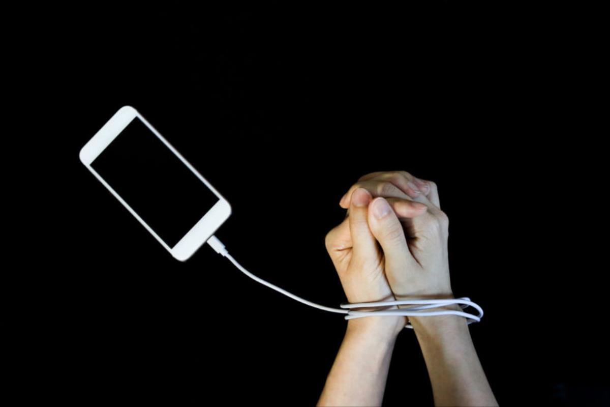 اعتیاد به شبکه های اجتماعی