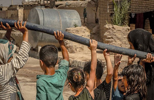 آبرسانی با تانکر به روستاهای درگیر تنش آبی در حمیدیه