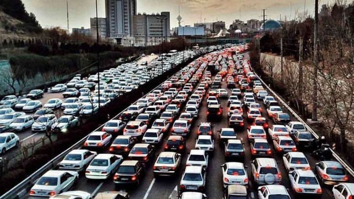 حاشیه‌های ادامه‌دار ترافیک هفته گذشته تهران/ صدا و سیما و باشگاه انقلاب چه تأثیری بر ترافیک شمال شهر دارند؟