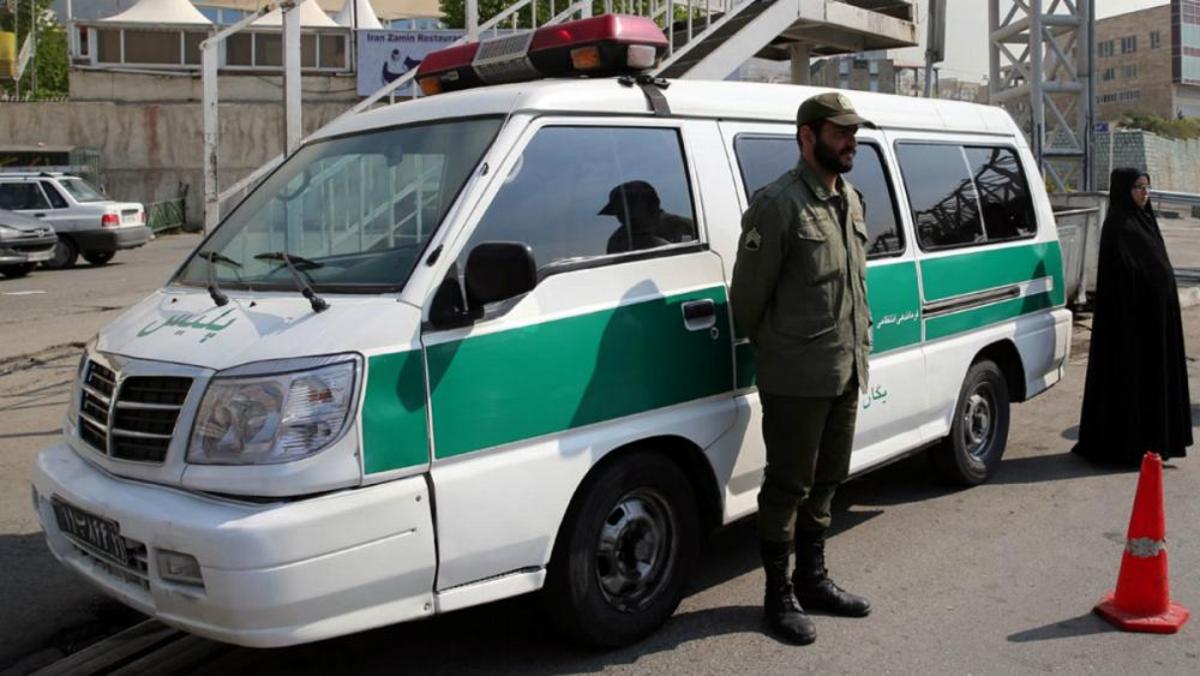 گشت ارشاد فعال شد تا ضعف‌های دولت فراموش شود؟