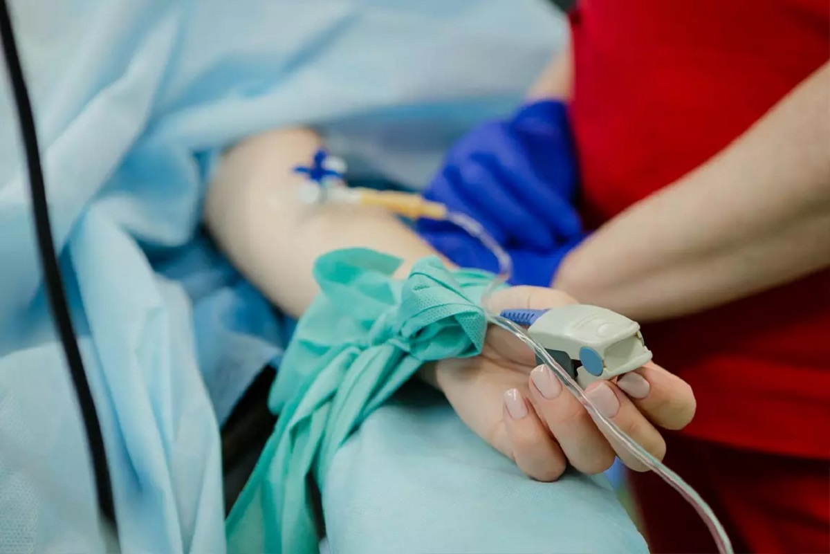 آخرین آمار ویروس کرونا در ایران؛ ۷۳۹۱۰۲۶ نفر مبتلا و ۱۴۱۹۹۸ نفر فوتی