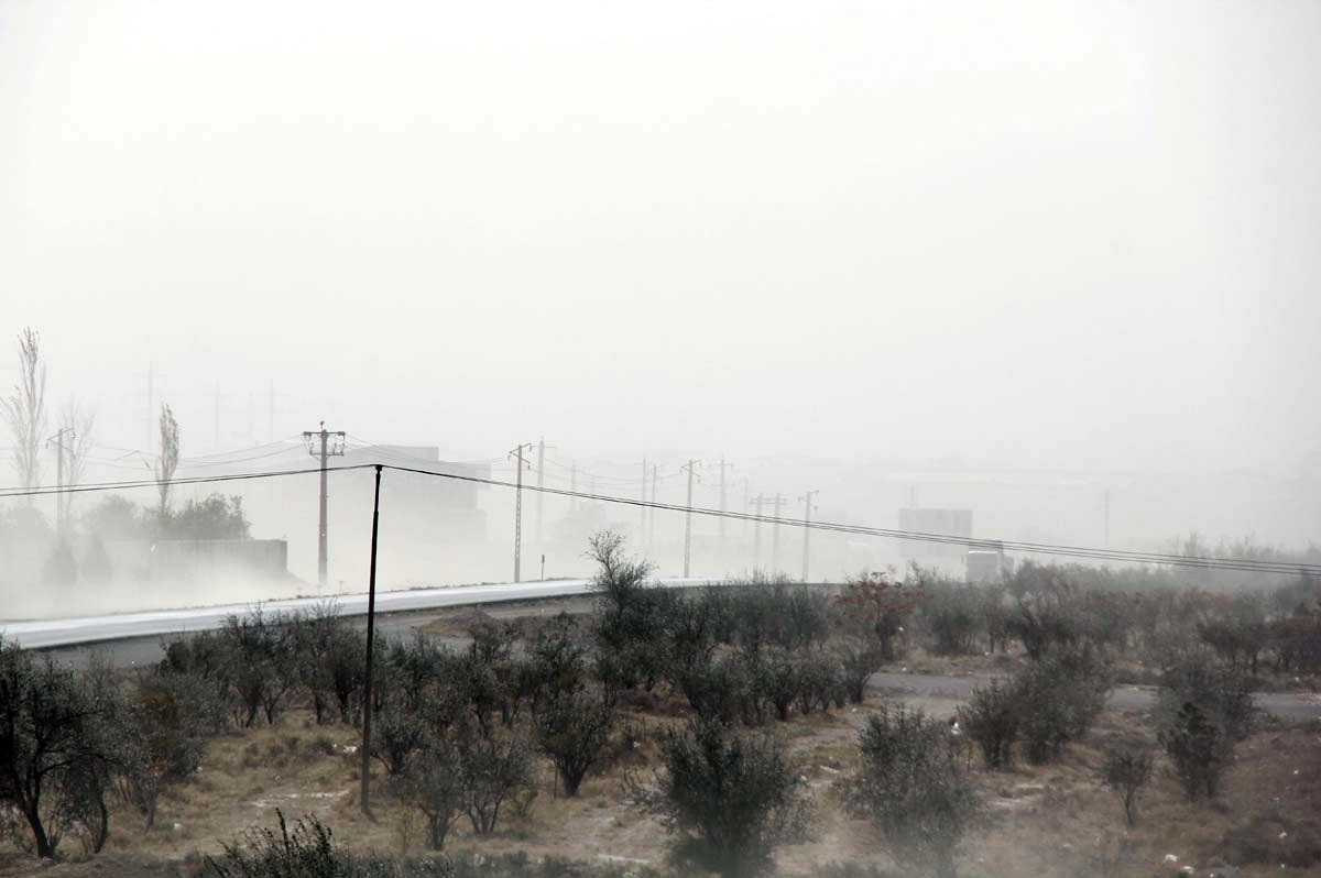 تبعات توفانهای نمکی دریاچه ارومیه؛ از بیماریهای جسمی تا مشکلات روان تبعات توفانهای نمکی دریاچه ارومیه؛ از بیماریهای جسمی تا مشکلات روان