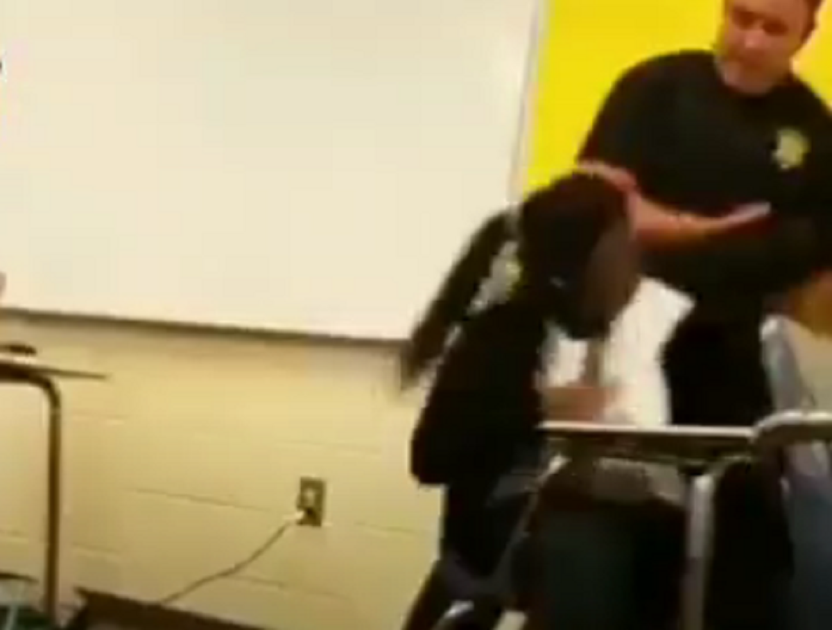 ضرب‌وشتم دختر سیاه‌پوست آمریکایی توسط پلیس +فیلم