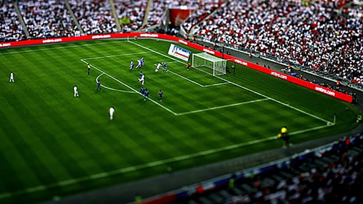 حادثه برای بازیکن فوتبال هنگام شادی پس از گل +فیلم