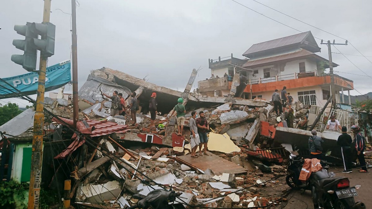 تصاویر تکان‌دهنده از لحظه وقوع زلزله ۷.۲ ریشتری در تایوان +فیلم