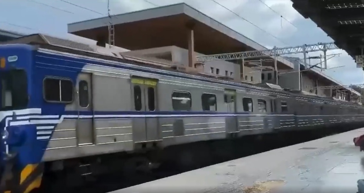 تکان شدید قطار مسافربری بر اثر زلزله در تایوان +فیلم