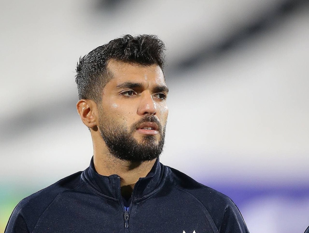 حرکت نمادین بازیکن استقلال به یاد مهسا امینی +فیلم حرکت نمادین بازیکن استقلال به یاد مهسا امینی +فیلم