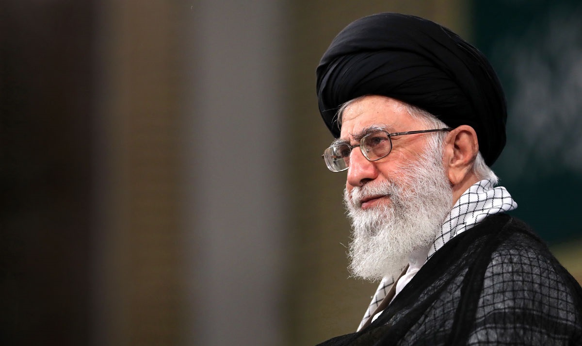 رهبر انقلاب: وقتی در وسط یک حادثه هستیم درست نمی‌شود ابعاد آن را شناخت