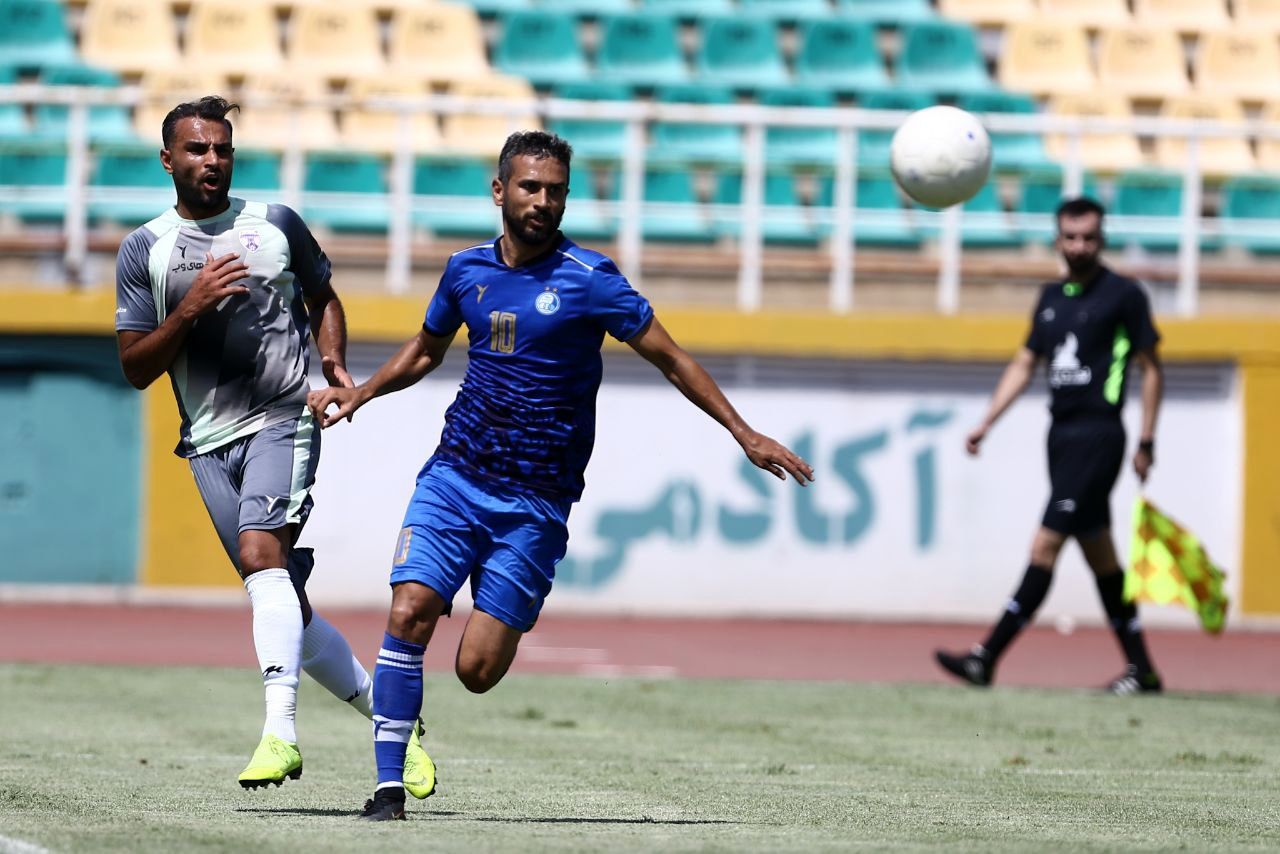 سرپیچی از دستور باشگاه برای مهاجم استقلال گران تمام شد! سرپیچی از دستور باشگاه برای مهاجم استقلال گران تمام شد!