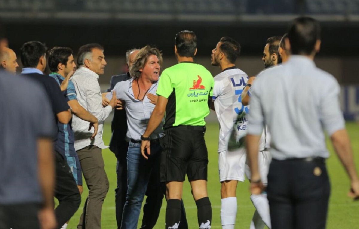 مربی تیم گل گهر خطاب به ساپینتو: لات کجا هستی؟ +فیلم