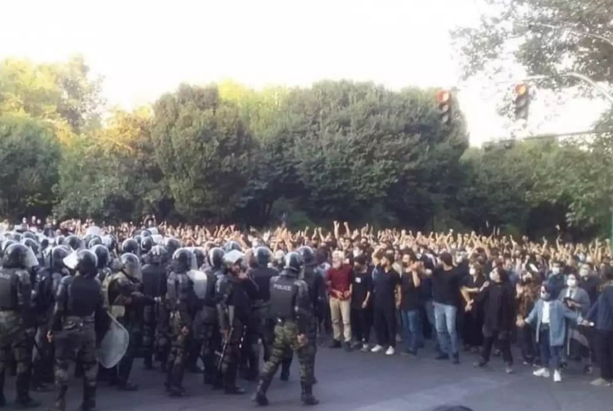 نگذارید نیرو‌هایی که برای سازندگی باید به کار گرفته شوند راهی کوچه و خیابان شوند