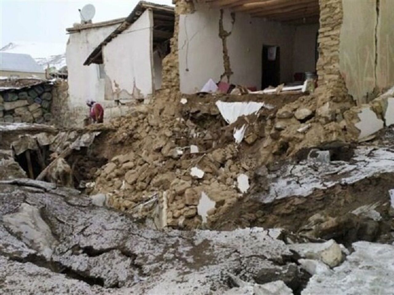 گزارشی از خسارت‌های زلزله ۵.۴ ریشتری امروز خوی +فیلم