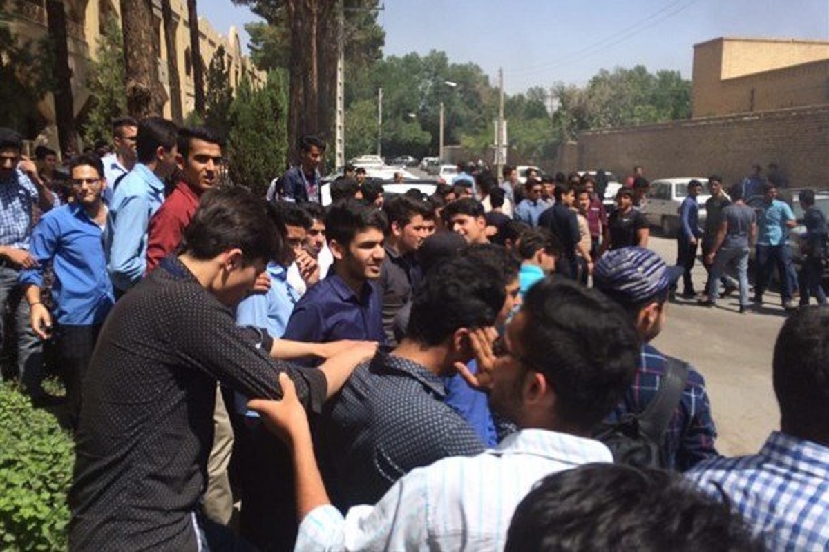 تجمعات دانش‌آموزان